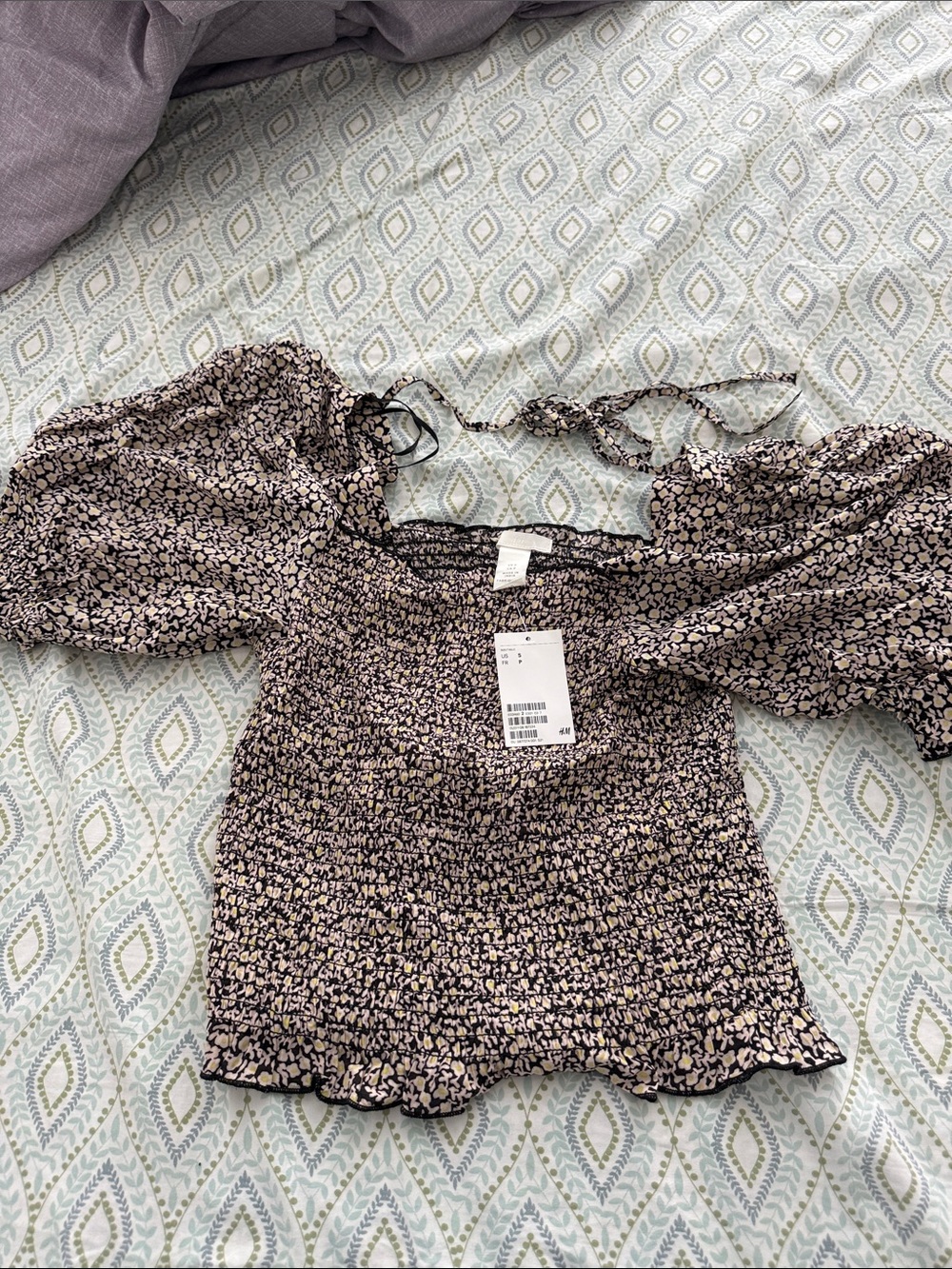 H&M Black & Cream Smocked Floral Puff-Sleeve Top
